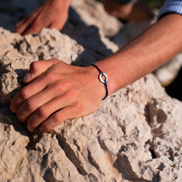 Bracelet cercle plat le vent à la francaise bleu nuit