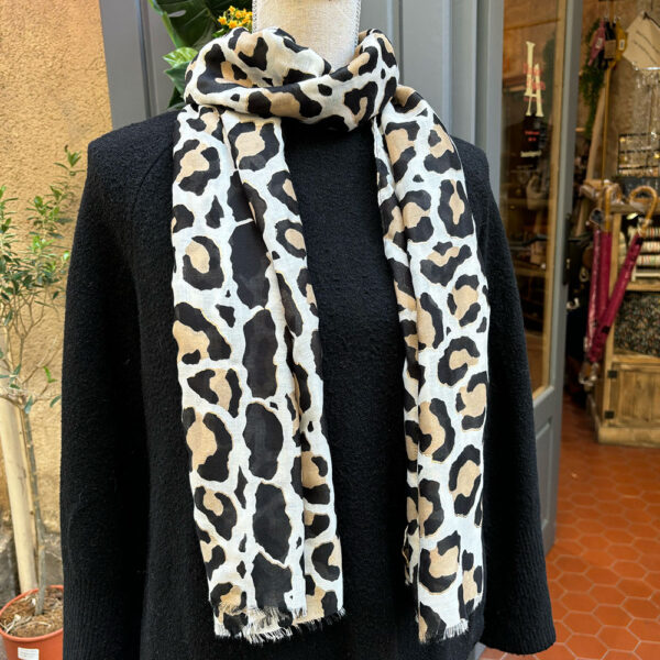 Foulard motif léopard