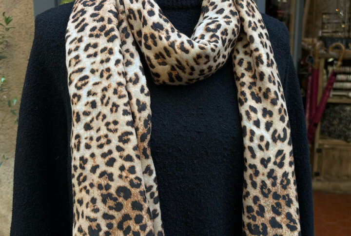 Foulard, motif léopard