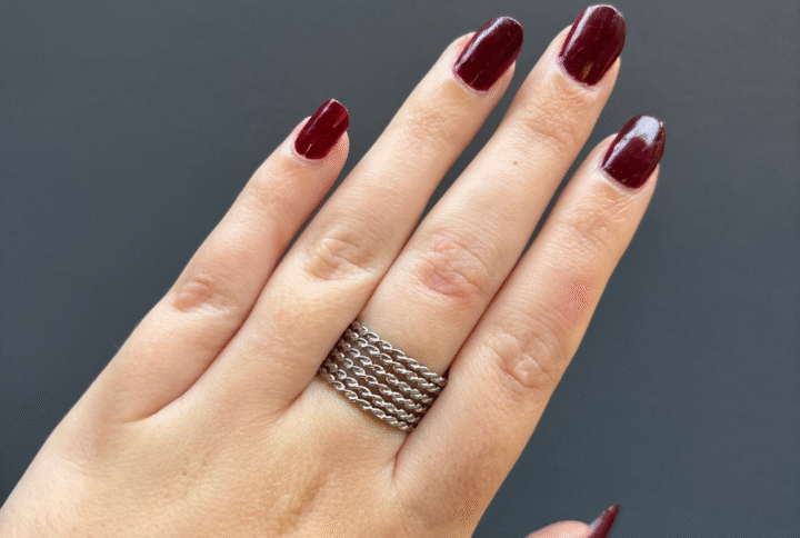 Bague argentée mailles entrelacées réglable en acier inoxydable – bijou Montpellier