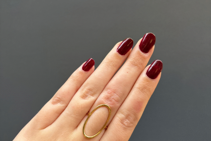 Bague dorée ovale ajourée réglable en acier inoxydable – bijou Montpellier