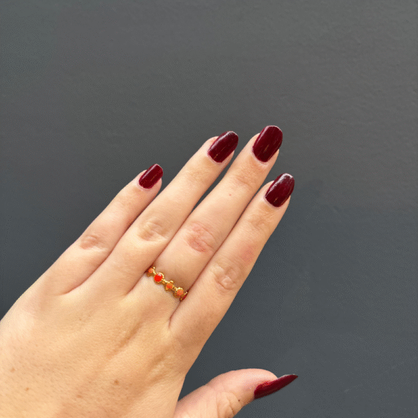 Bague dorée fine réglable avec résine rouge orangé en acier inoxydable – bijou Montpellier