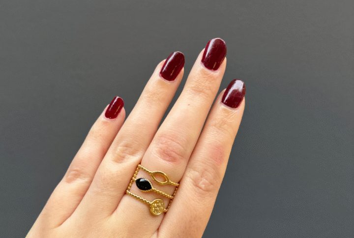 Bague dorée triple rang avec pierre noire réglable en acier inoxydable – bijou Montpellier