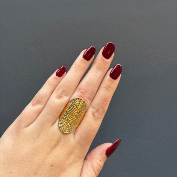 Bague ovale texturée dorée réglable en acier inoxydable – bijou Montpellier