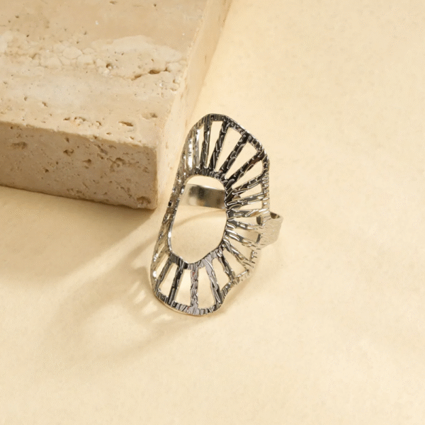 Bague Alice ajourée en acier argenté au design moderne