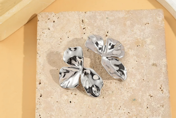Boucles d’oreilles ondulées en acier inoxydable finition argentée