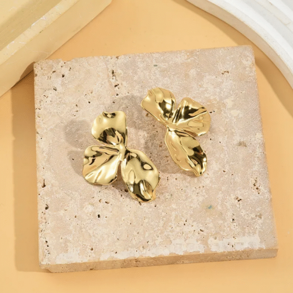 Boucles d’oreilles ondulées en acier inoxydable finition argentée