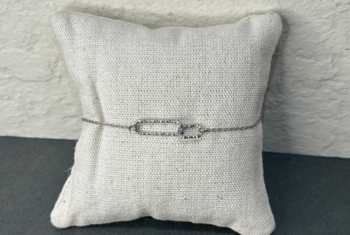 Bracelet Élise en acier inoxydable argenté avec deux maillons texturés