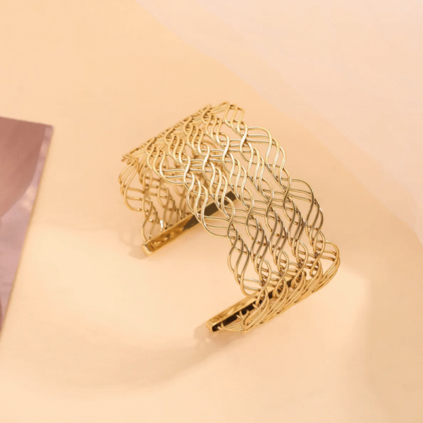 Jonc Lucile ajouré en acier inoxydable doré