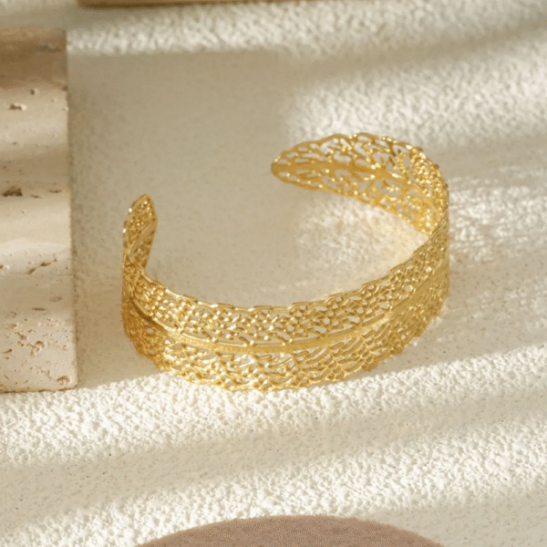 Jonc Pauline ajouré en acier inoxydable doré