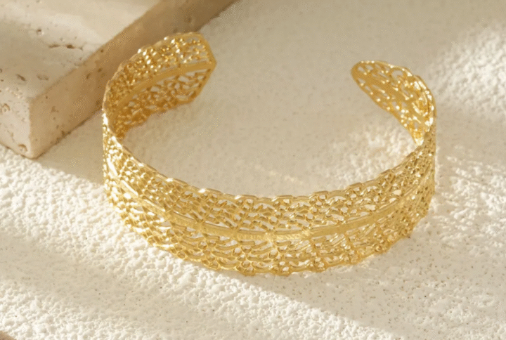 Jonc Pauline ajouré en acier inoxydable doré