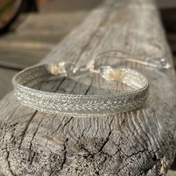 bracelet tissé artisanal fil de soie argent ajustable