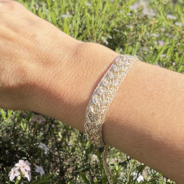 bracelet tissé artisanal fil de soie or argent ajustable