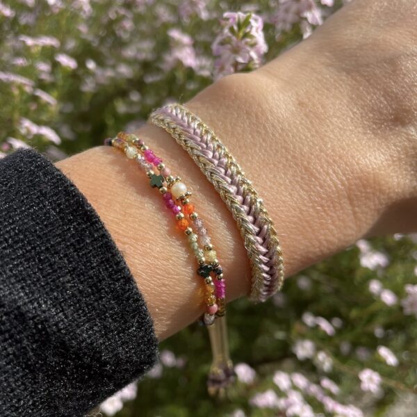 bracelet tissé artisanal soie vegetale mauve or argent ajustable perles argent 925 or