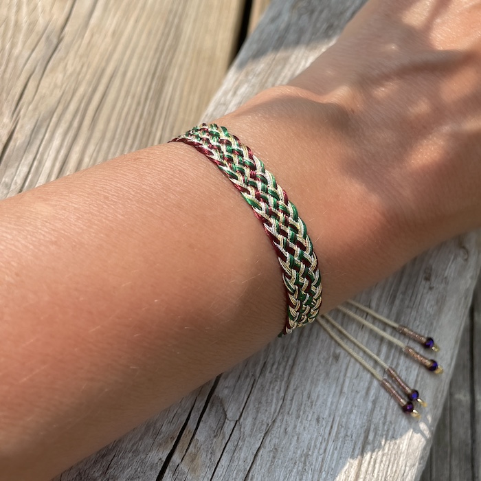 bracelet tissé artisanal soie grenat vert or argent ajustable perles argent 925 or