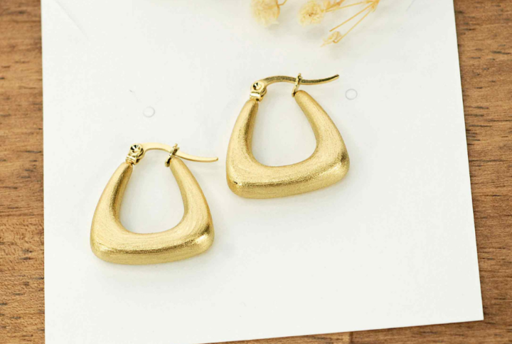boucles oreilles acier inoxydable dorees forme organique modernes
