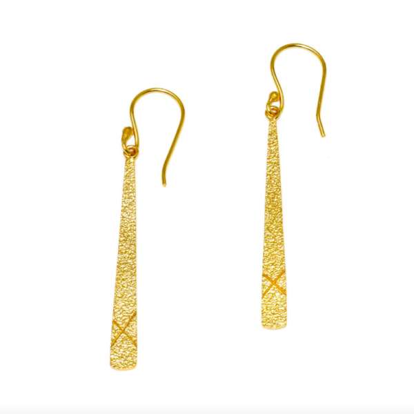 Boucles d’oreilles longues dorées en laiton Nataraj Collection
